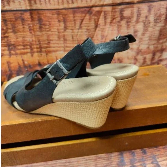 ugg wedges - Picture 7 of 7